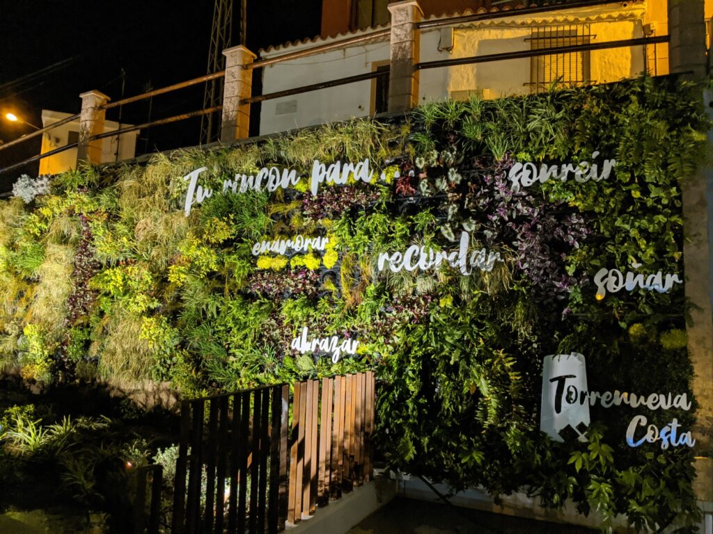 Jardín Vertical El Aljibe - Torrenueva Costa